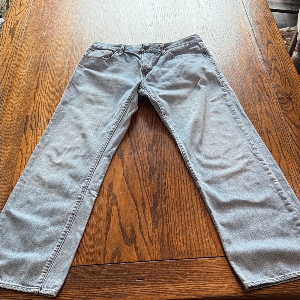Old Navy Jeans 33x32 Straight Leg Light Wash Cotton Denim Classic Fit